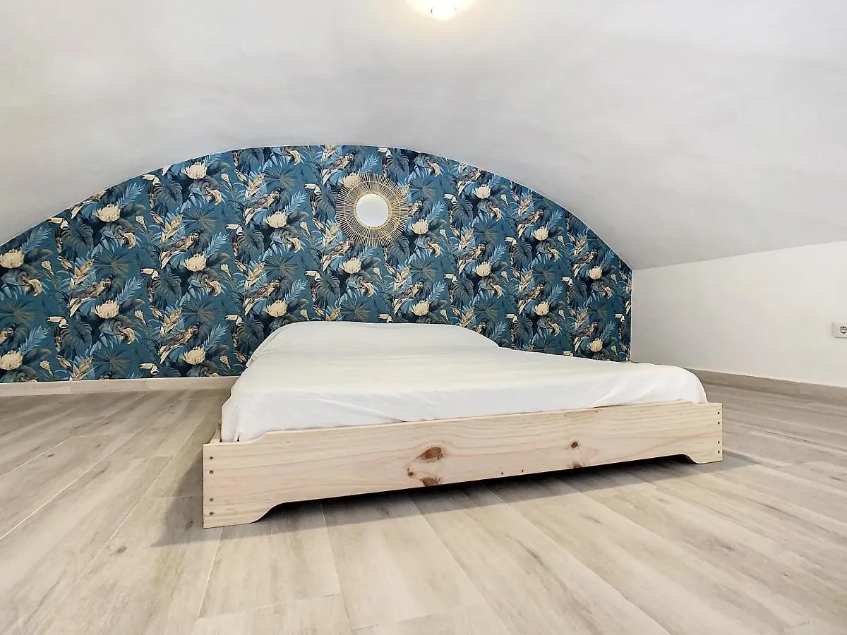 Apartcity Triana Sevilla 0*,  España
